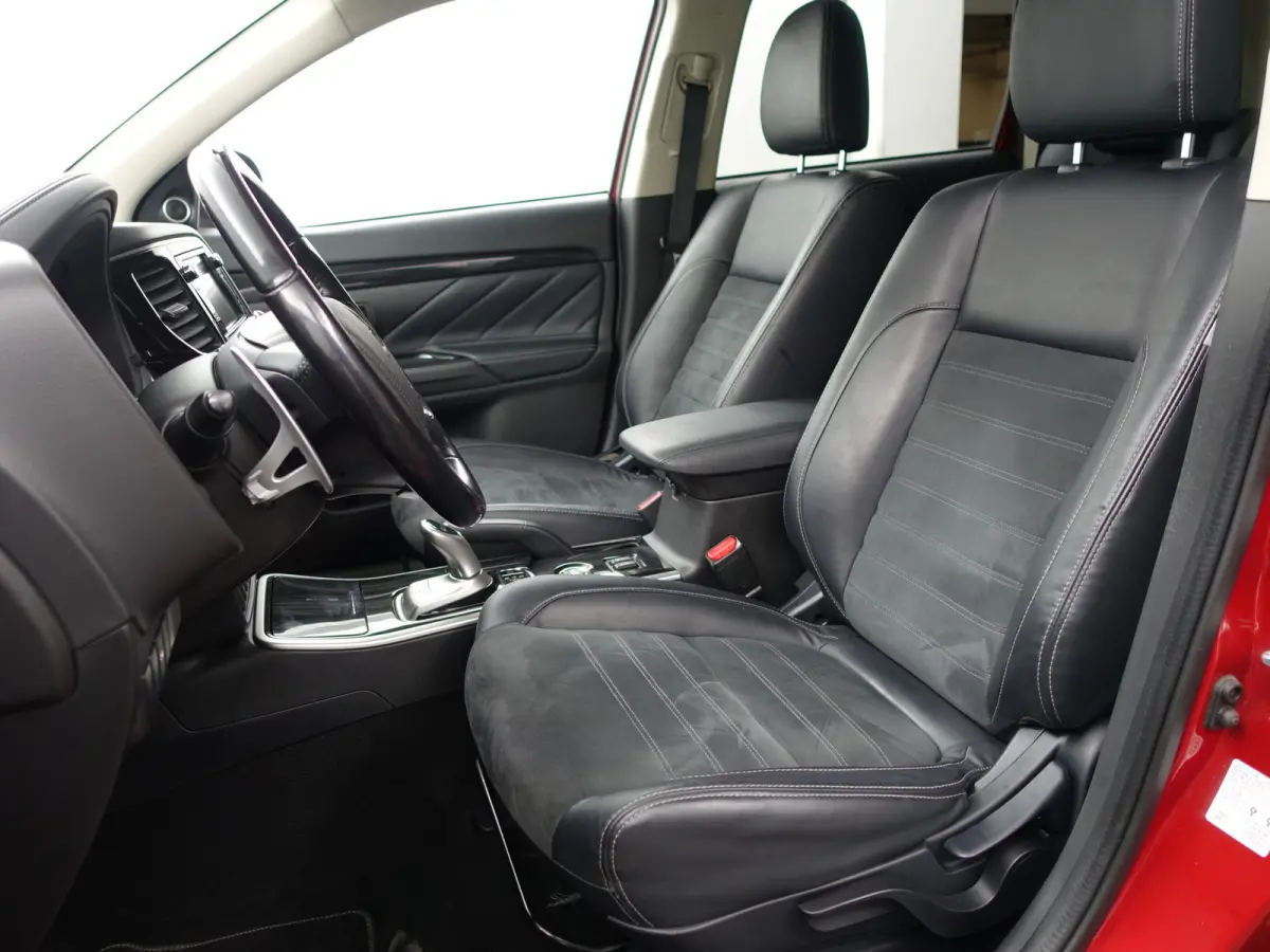 2.0 PHEV Executive Edition Aut- Xenon Led, Stoelverwarming, Camera, Park Assist, Clima, Navi