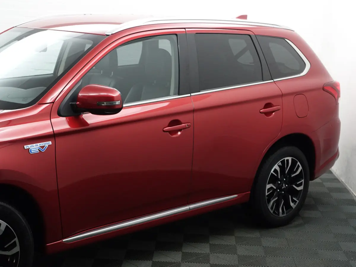 2.0 PHEV Executive Edition Aut- Xenon Led, Stoelverwarming, Camera, Park Assist, Clima, Navi
