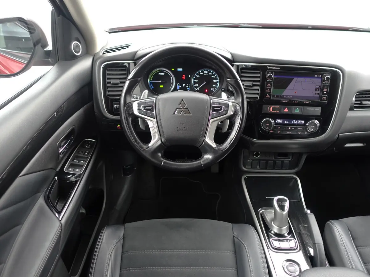 2.0 PHEV Executive Edition Aut- Xenon Led, Stoelverwarming, Camera, Park Assist, Clima, Navi