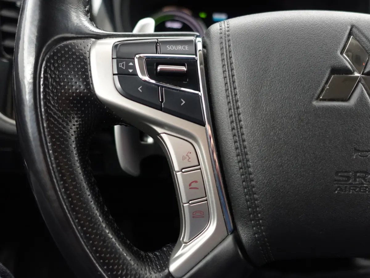 2.0 PHEV Executive Edition Aut- Xenon Led, Stoelverwarming, Camera, Park Assist, Clima, Navi