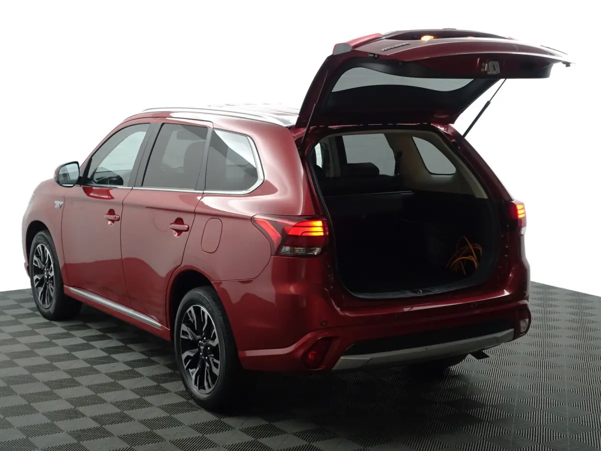 2.0 PHEV Executive Edition Aut- Xenon Led, Stoelverwarming, Camera, Park Assist, Clima, Navi