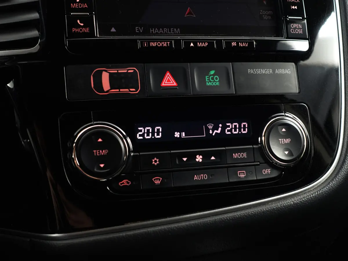 2.0 PHEV Executive Edition Aut- Xenon Led, Stoelverwarming, Camera, Park Assist, Clima, Navi