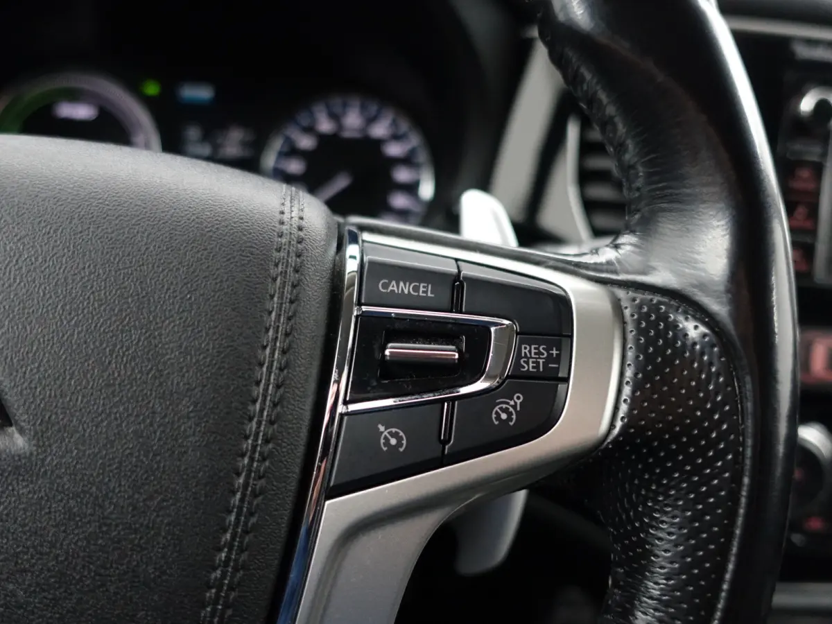 2.0 PHEV Executive Edition Aut- Xenon Led, Stoelverwarming, Camera, Park Assist, Clima, Navi