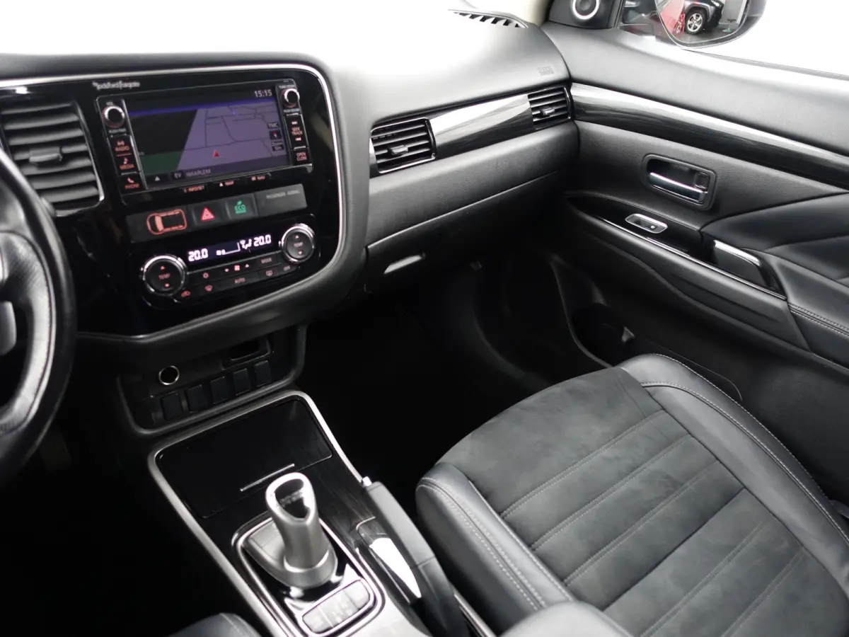 2.0 PHEV Executive Edition Aut- Xenon Led, Stoelverwarming, Camera, Park Assist, Clima, Navi