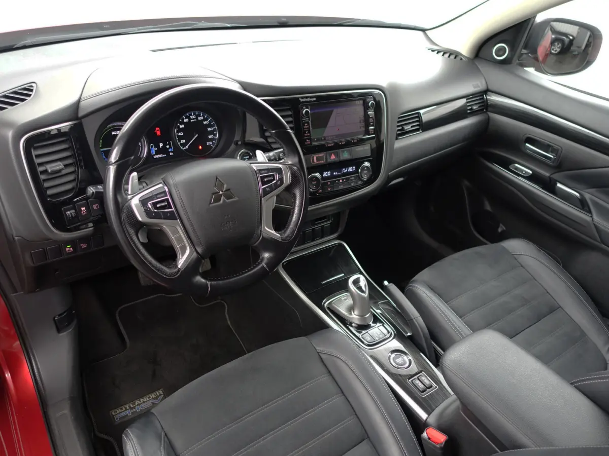 2.0 PHEV Executive Edition Aut- Xenon Led, Stoelverwarming, Camera, Park Assist, Clima, Navi