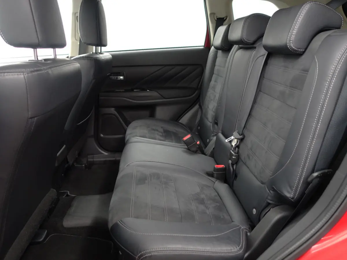 2.0 PHEV Executive Edition Aut- Xenon Led, Stoelverwarming, Camera, Park Assist, Clima, Navi