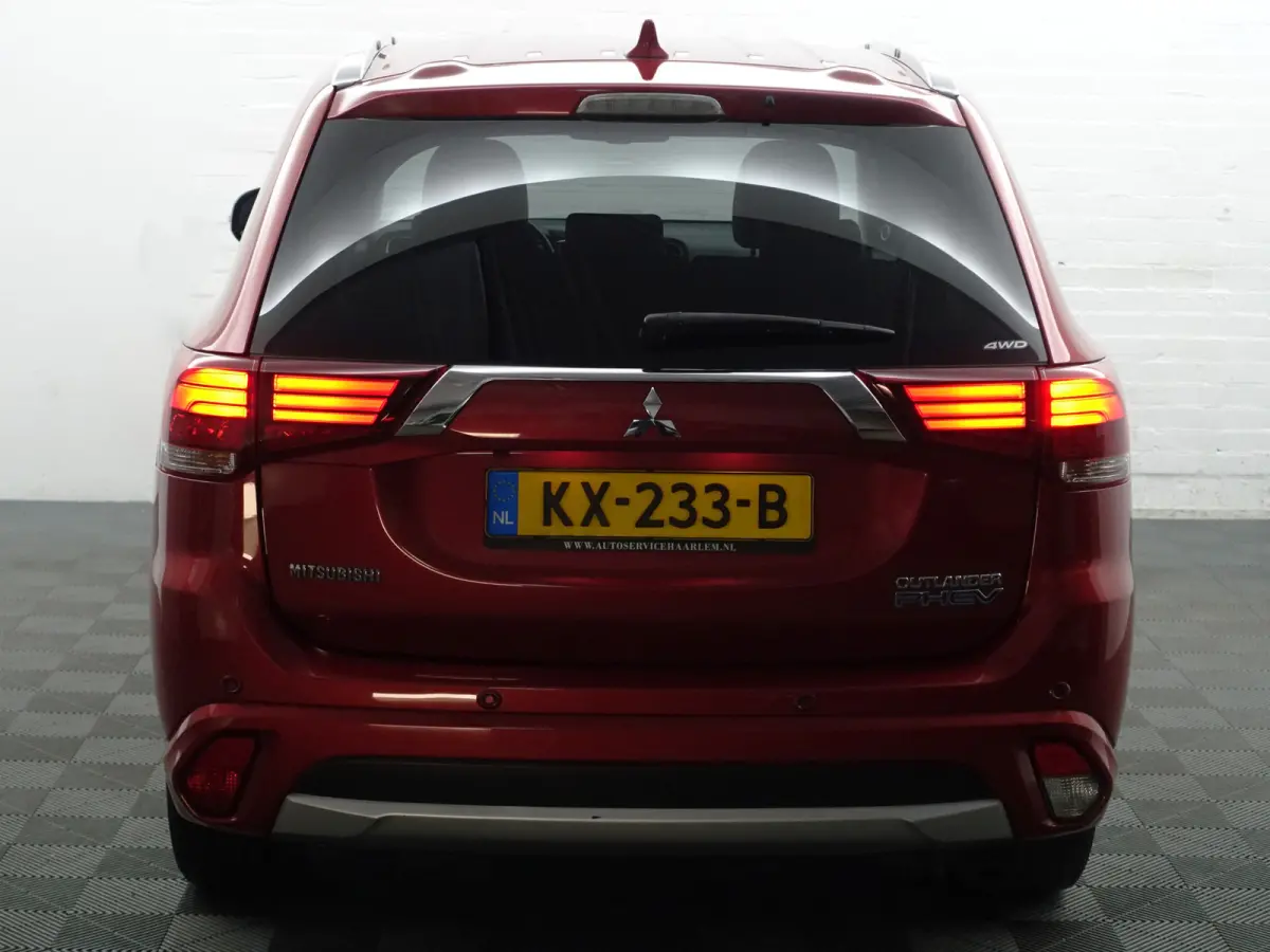 2.0 PHEV Executive Edition Aut- Xenon Led, Stoelverwarming, Camera, Park Assist, Clima, Navi