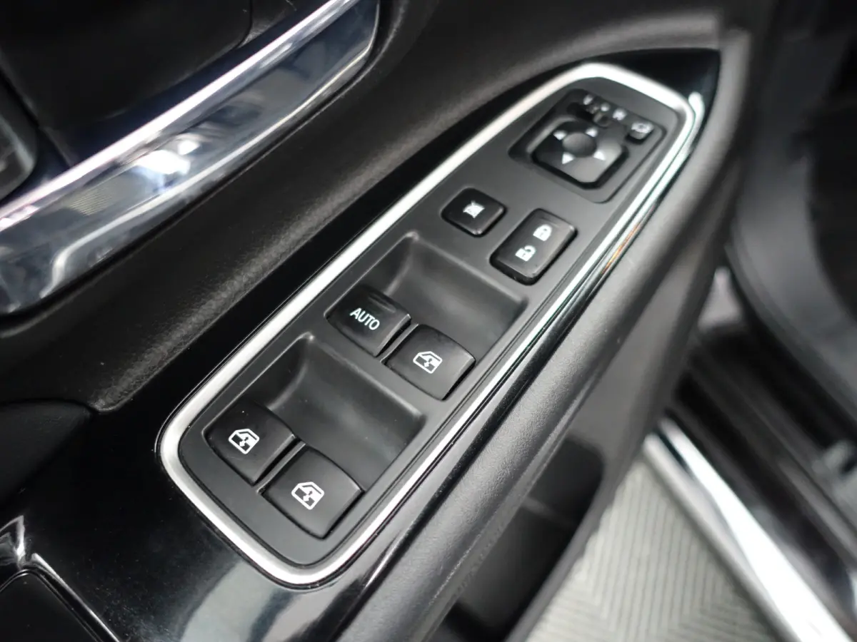 2.0 PHEV 4WD Instyle Aut- Camera, Xenon Led, Navi, Stoelverwarming, Park Assist