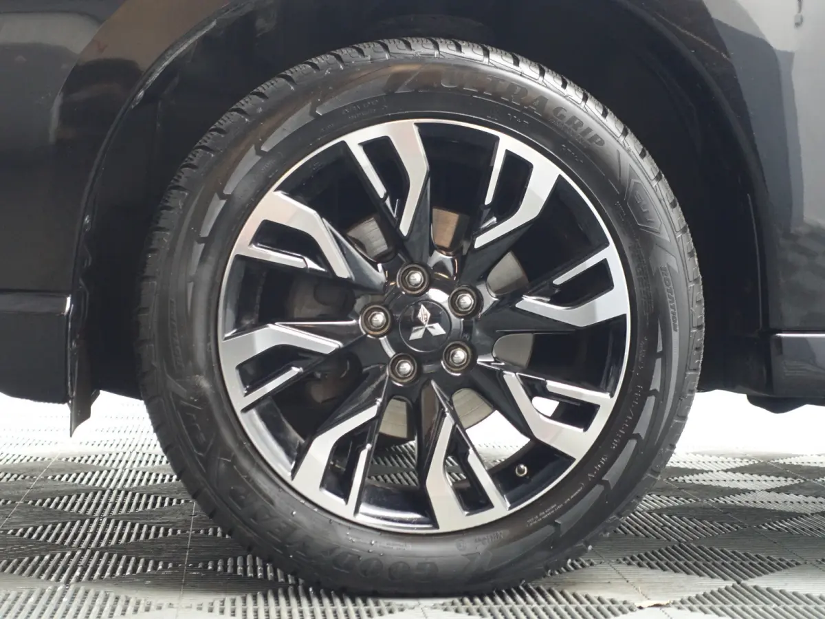 2.0 PHEV 4WD Instyle Aut- Camera, Xenon Led, Navi, Stoelverwarming, Park Assist