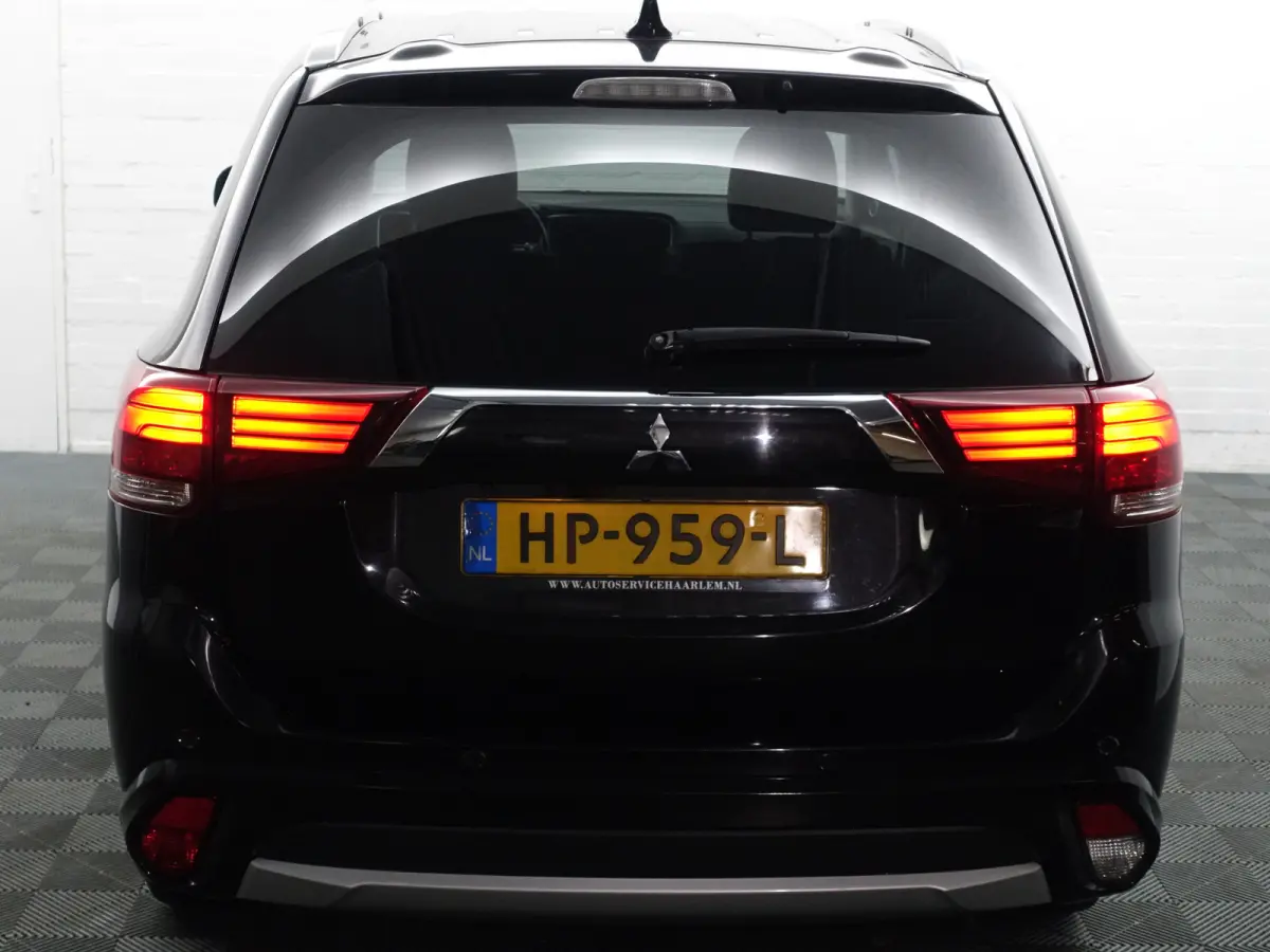 2.0 PHEV 4WD Instyle Aut- Camera, Xenon Led, Navi, Stoelverwarming, Park Assist