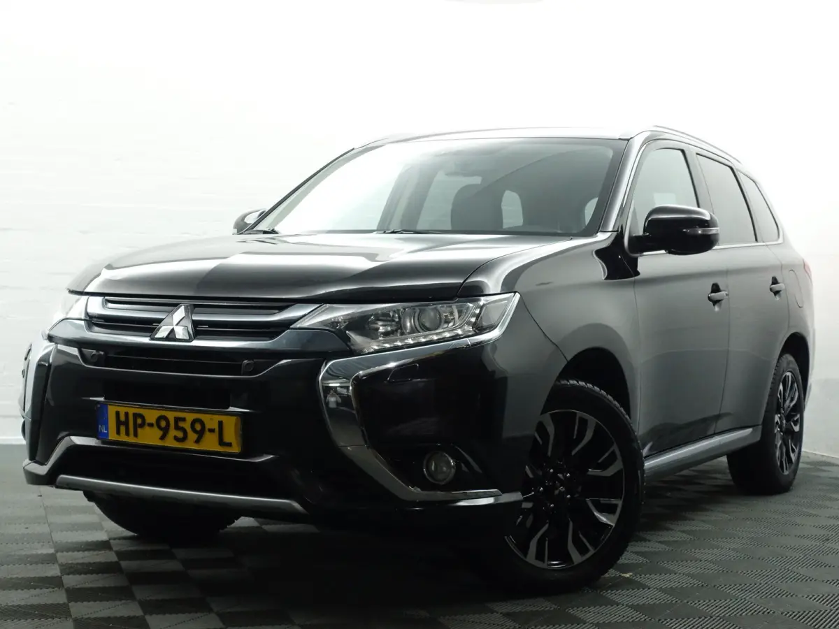 2.0 PHEV 4WD Instyle Aut- Camera, Xenon Led, Navi, Stoelverwarming, Park Assist