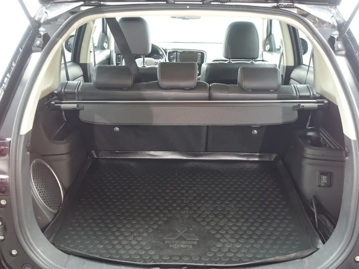 2.0 PHEV 4WD Instyle Aut- Camera, Xenon Led, Navi, Stoelverwarming, Park Assist