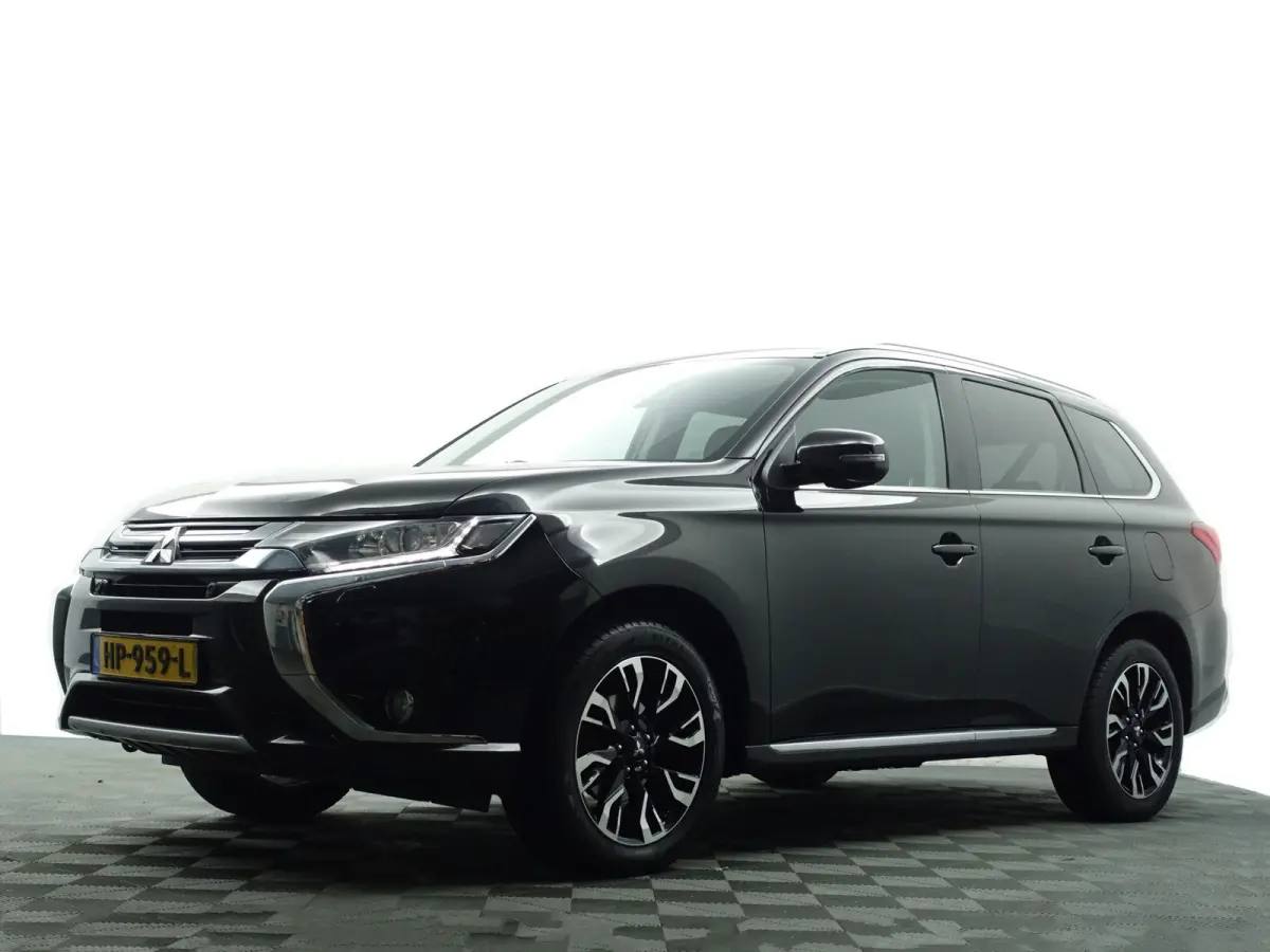 2.0 PHEV 4WD Instyle Aut- Camera, Xenon Led, Navi, Stoelverwarming, Park Assist