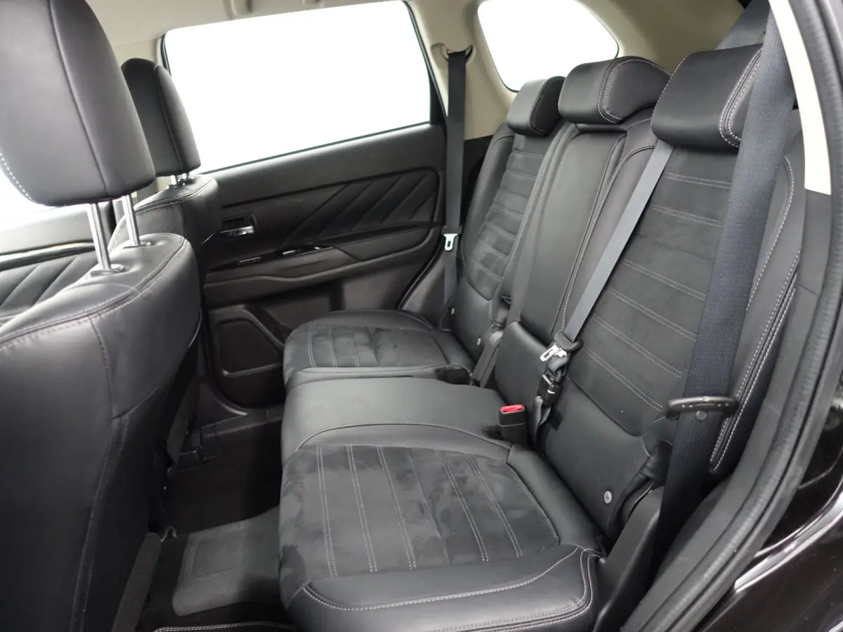 2.0 PHEV 4WD Instyle Aut- Camera, Xenon Led, Navi, Stoelverwarming, Park Assist