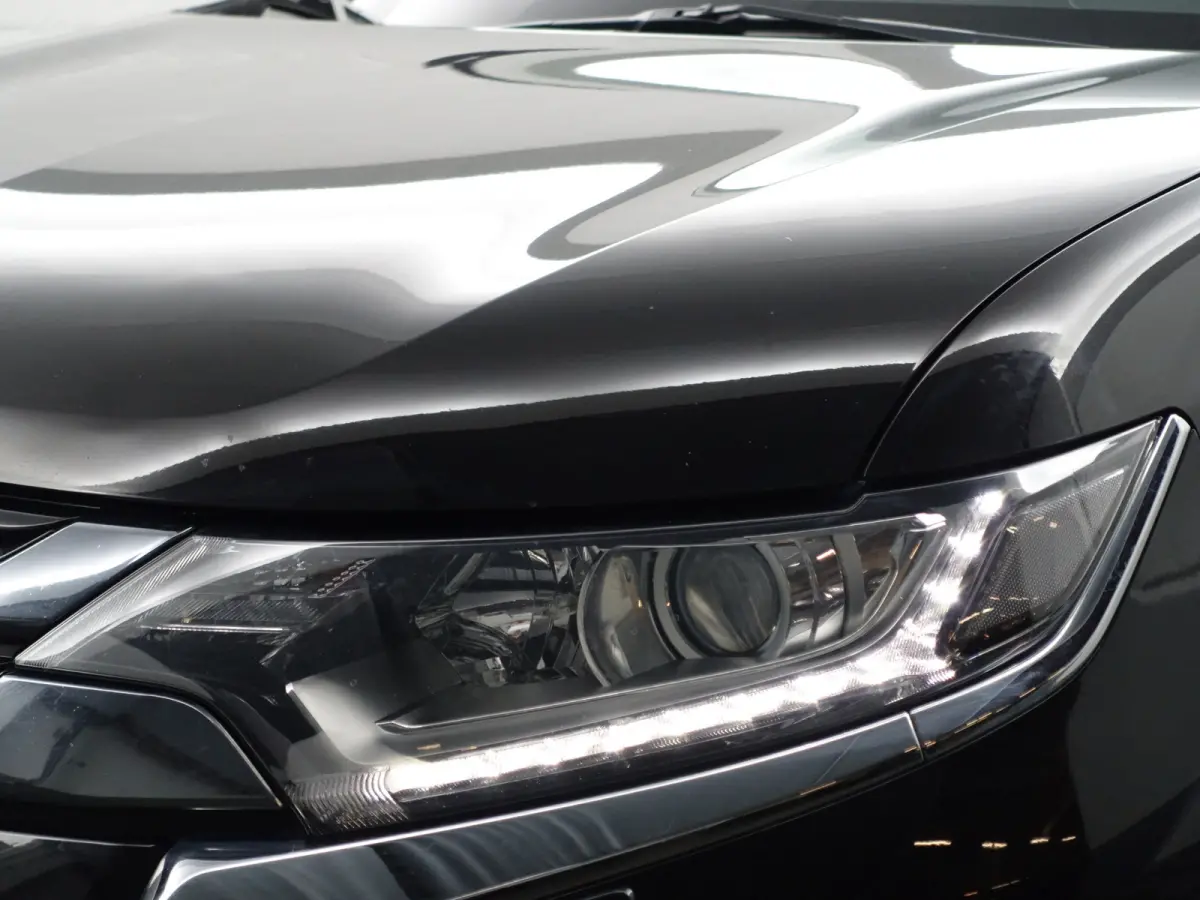 2.0 PHEV 4WD Instyle Aut- Camera, Xenon Led, Navi, Stoelverwarming, Park Assist