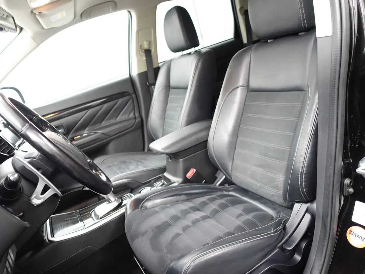 2.0 PHEV 4WD Instyle Aut- Camera, Xenon Led, Navi, Stoelverwarming, Park Assist