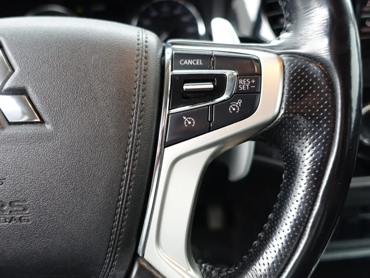 2.0 PHEV 4WD Instyle Aut- Camera, Xenon Led, Navi, Stoelverwarming, Park Assist