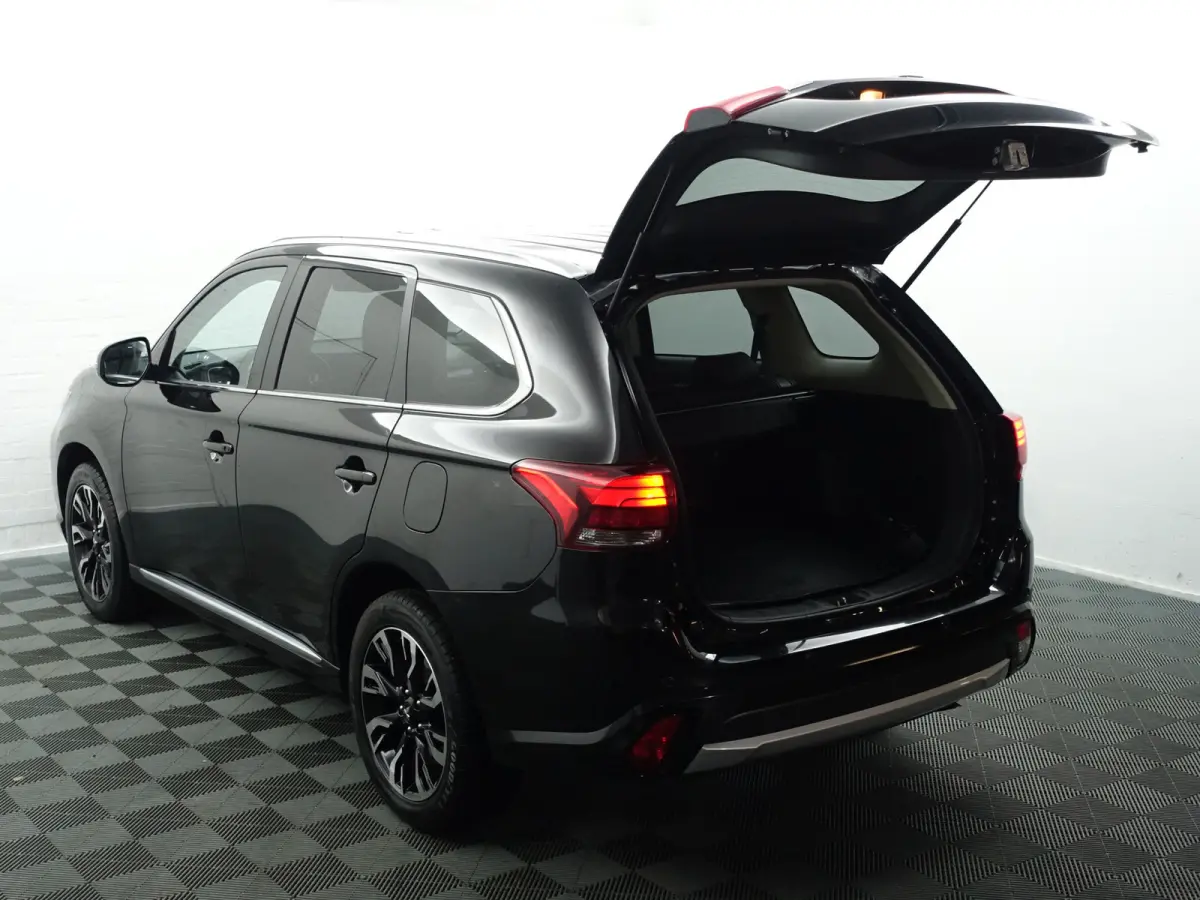 2.0 PHEV 4WD Instyle Aut- Camera, Xenon Led, Navi, Stoelverwarming, Park Assist