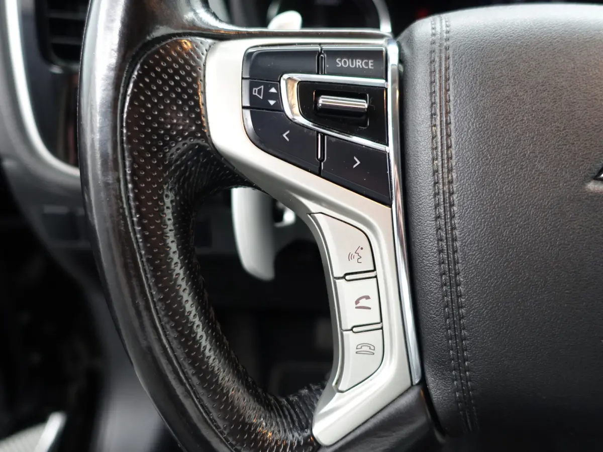 2.0 PHEV 4WD Instyle Aut- Camera, Xenon Led, Navi, Stoelverwarming, Park Assist