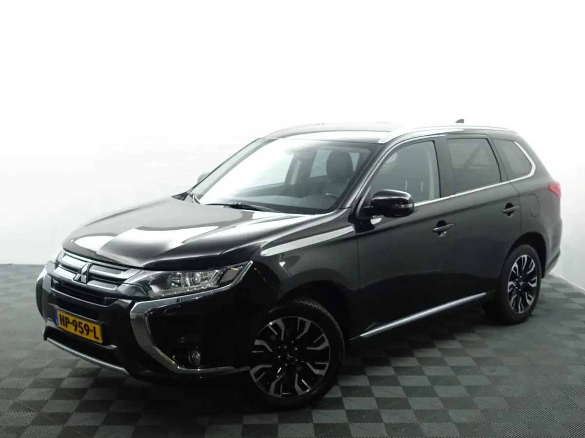 2.0 PHEV 4WD Instyle Aut- Camera, Xenon Led, Navi, Stoelverwarming, Park Assist