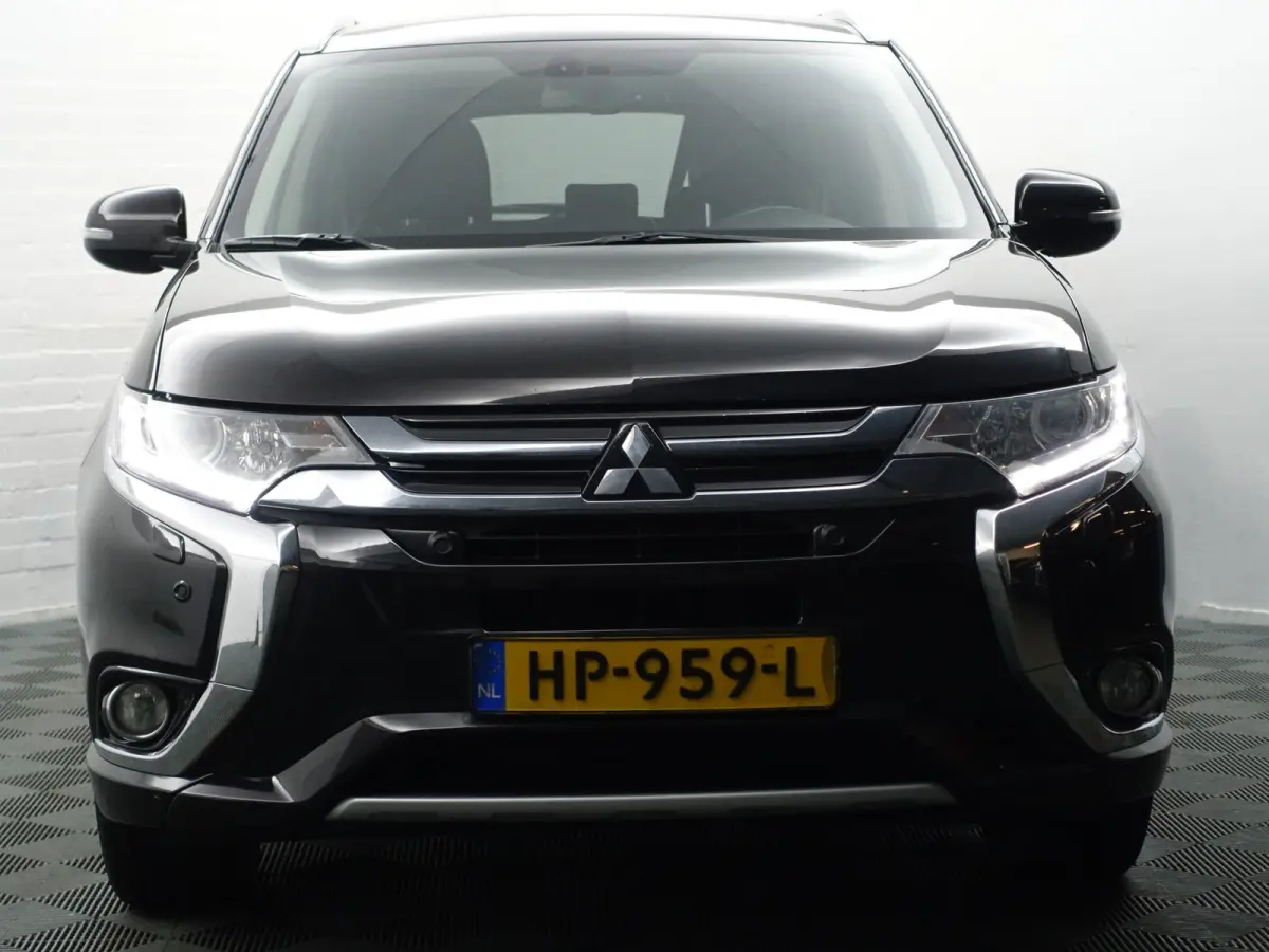2.0 PHEV 4WD Instyle Aut- Camera, Xenon Led, Navi, Stoelverwarming, Park Assist