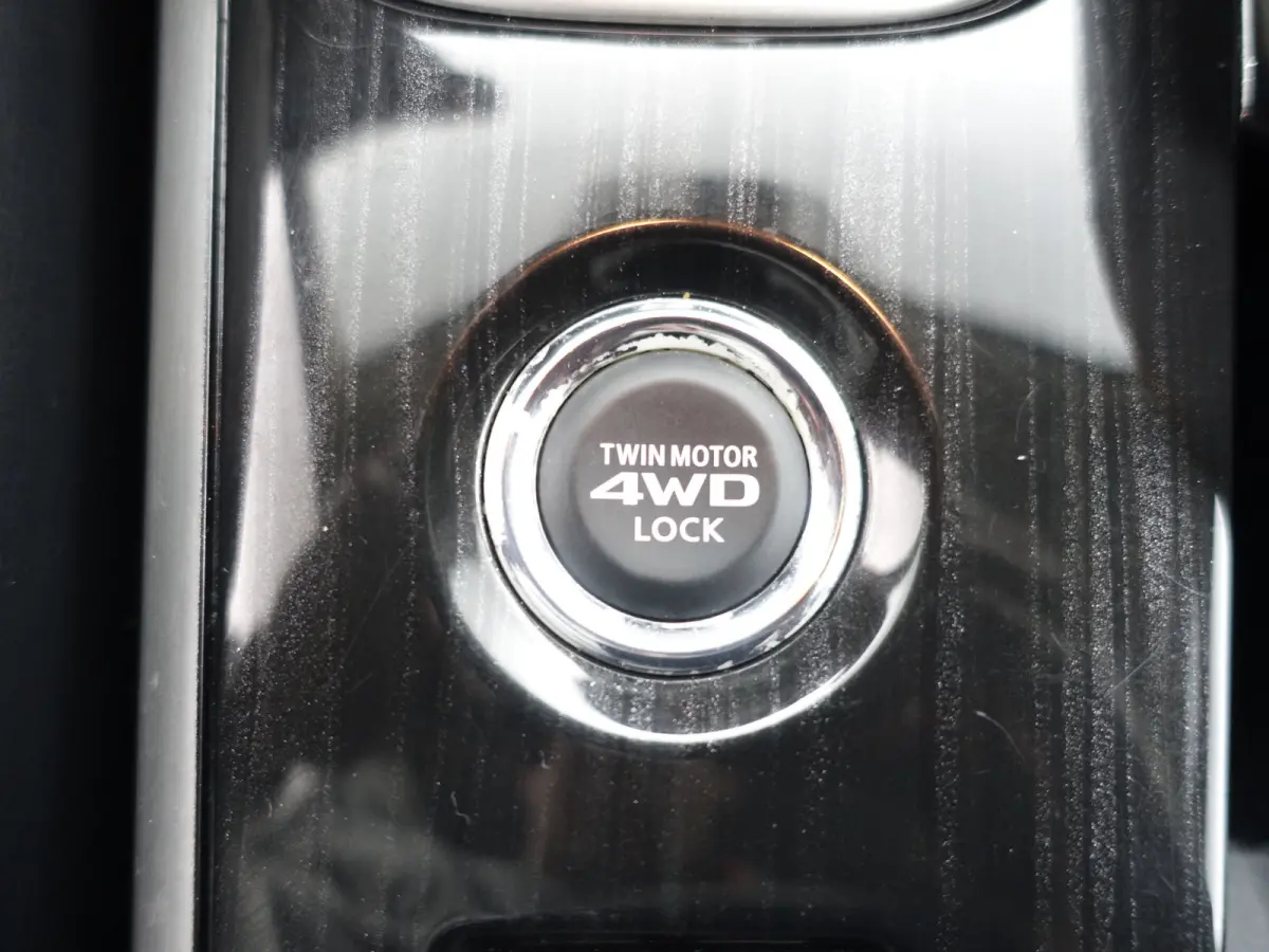 2.0 PHEV 4WD Instyle Aut- Camera, Xenon Led, Navi, Stoelverwarming, Park Assist
