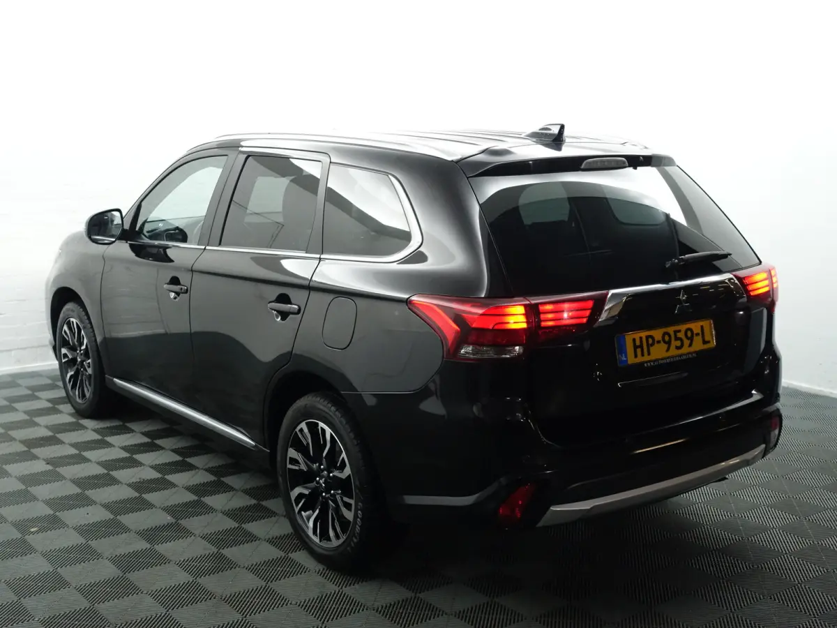 2.0 PHEV 4WD Instyle Aut- Camera, Xenon Led, Navi, Stoelverwarming, Park Assist