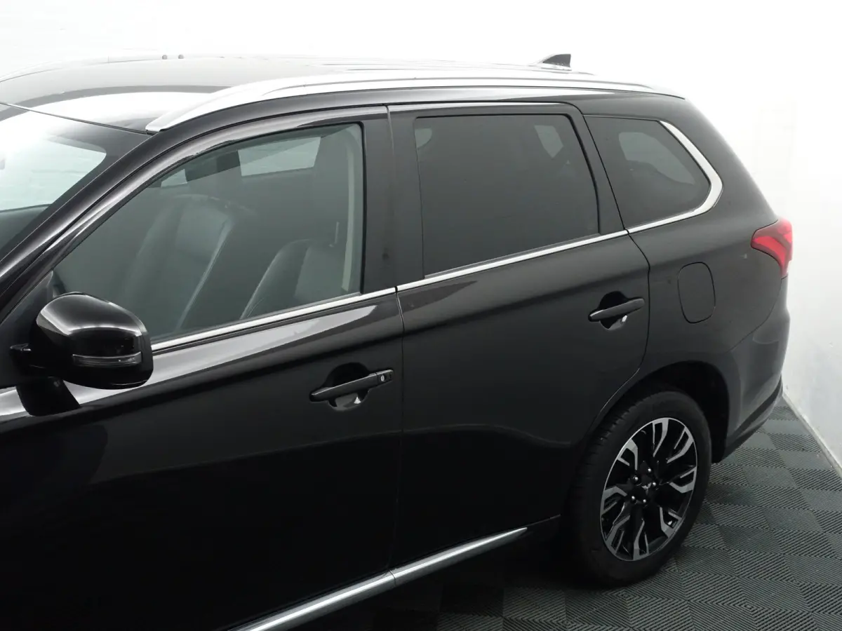 2.0 PHEV 4WD Instyle Aut- Camera, Xenon Led, Navi, Stoelverwarming, Park Assist