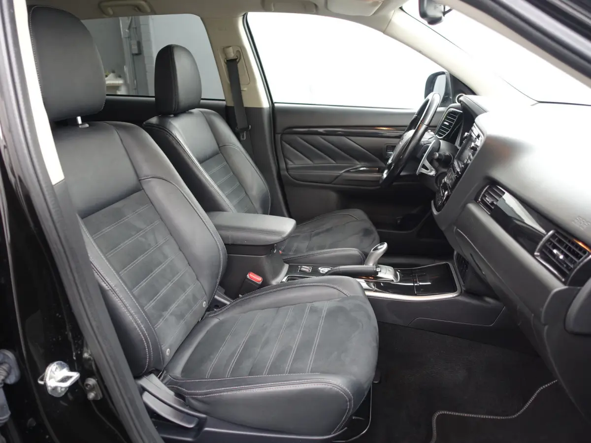 2.0 PHEV 4WD Instyle Aut- Camera, Xenon Led, Navi, Stoelverwarming, Park Assist