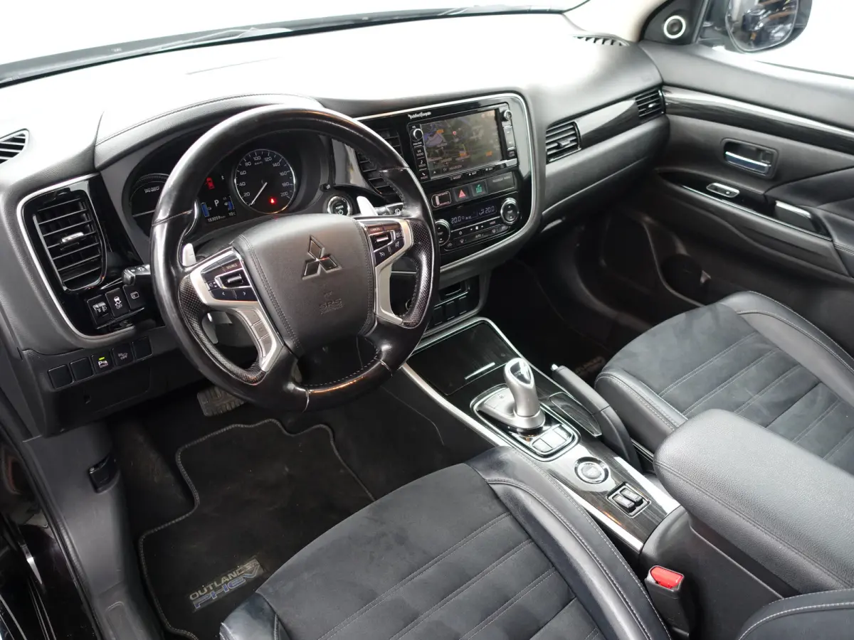 2.0 PHEV 4WD Instyle Aut- Camera, Xenon Led, Navi, Stoelverwarming, Park Assist
