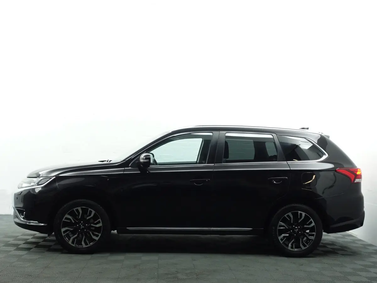 2.0 PHEV 4WD Instyle Aut- Camera, Xenon Led, Navi, Stoelverwarming, Park Assist