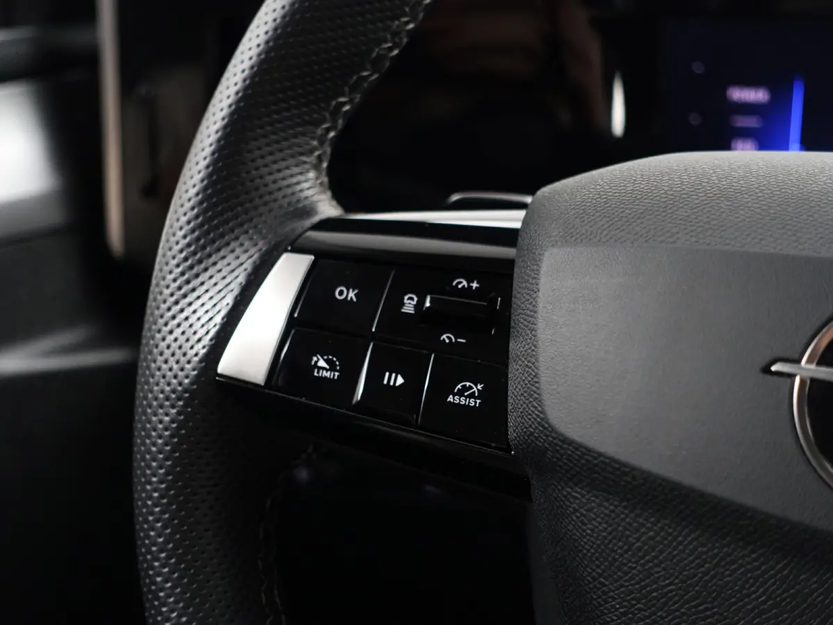 1.6 Turbo Hybrid Aut- Carplay, Android Auto, Privacy Glass, Dynamic Select, Park Assist, Virtual Cockpit