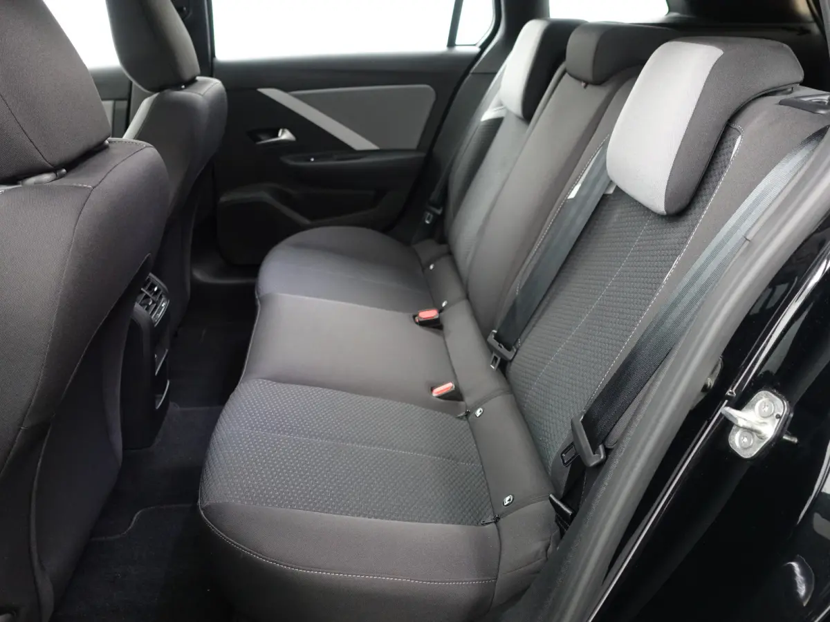1.6 Turbo Hybrid Aut- Carplay, Android Auto, Privacy Glass, Dynamic Select, Park Assist, Virtual Cockpit