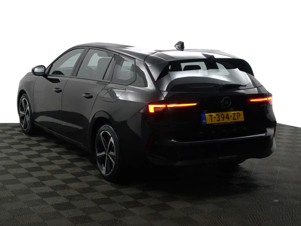 1.6 Turbo Hybrid Aut- Carplay, Android Auto, Privacy Glass, Dynamic Select, Park Assist, Virtual Cockpit