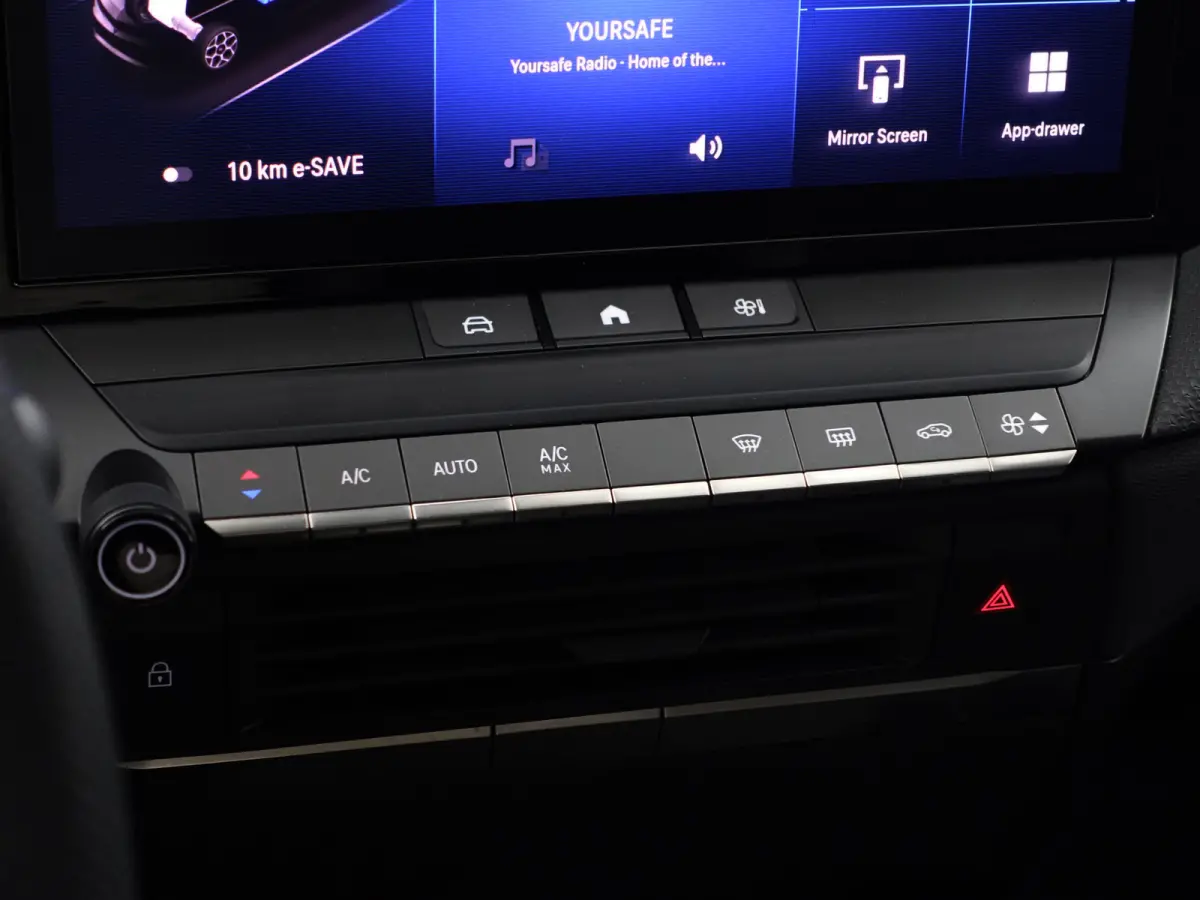 1.6 Turbo Hybrid Aut- Carplay, Android Auto, Privacy Glass, Dynamic Select, Park Assist, Virtual Cockpit