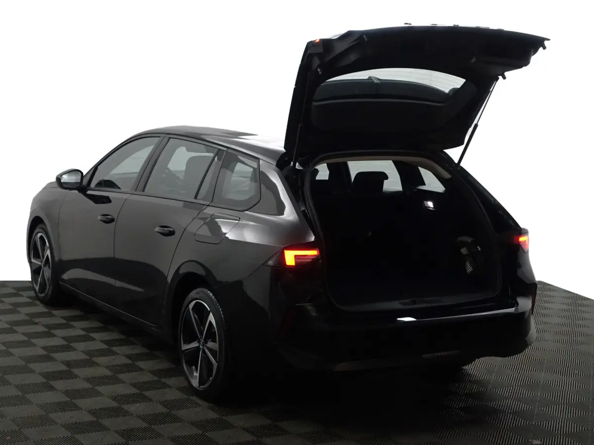 1.6 Turbo Hybrid Aut- Carplay, Android Auto, Privacy Glass, Dynamic Select, Park Assist, Virtual Cockpit