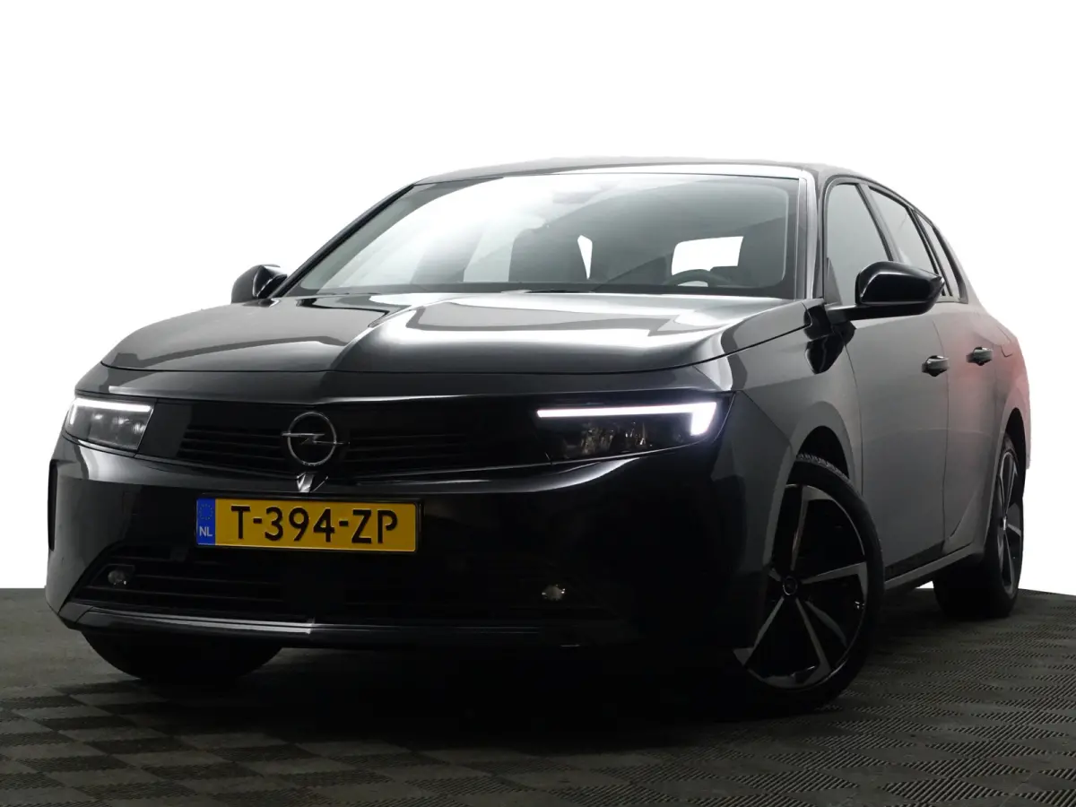 1.6 Turbo Hybrid Aut- Carplay, Android Auto, Privacy Glass, Dynamic Select, Park Assist, Virtual Cockpit