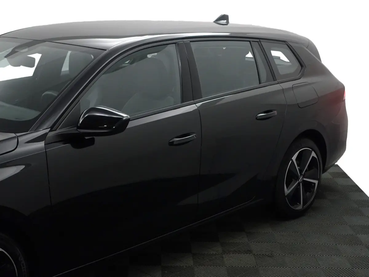 1.6 Turbo Hybrid Aut- Carplay, Android Auto, Privacy Glass, Dynamic Select, Park Assist, Virtual Cockpit