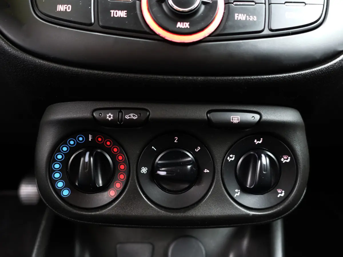 1.0 Turbo Edition- Clima, Cruise, Trekhaak, Design Interieur, Sport Pakket