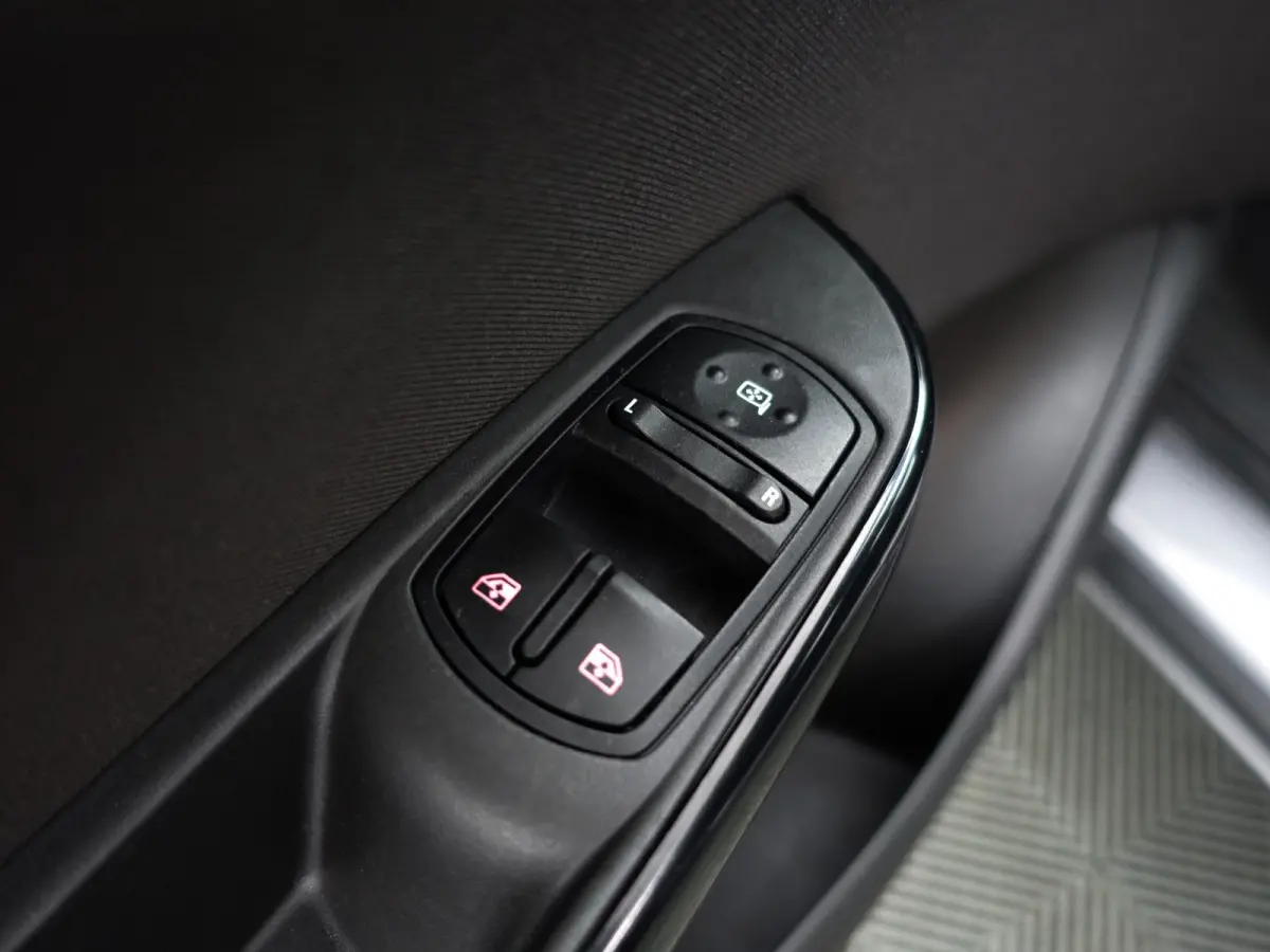 1.0 Turbo Edition- Clima, Cruise, Trekhaak, Design Interieur, Sport Pakket