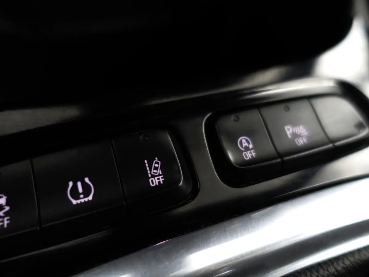 1.2 Turbo Innovation Aut- Carplay, Android Auto, Park Assist, Lane Assist, Navigatie, Xenon Led