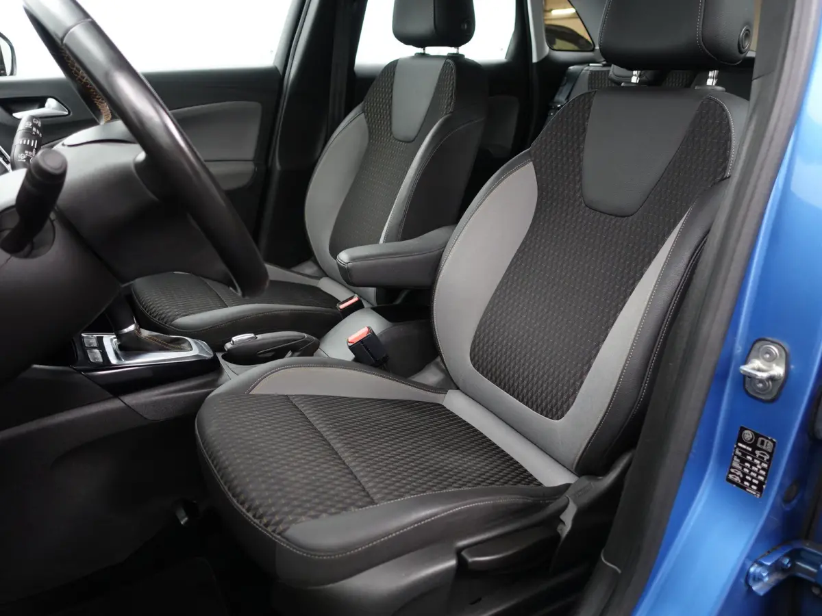 1.2 Turbo Innovation Aut- Carplay, Android Auto, Park Assist, Lane Assist, Navigatie, Xenon Led