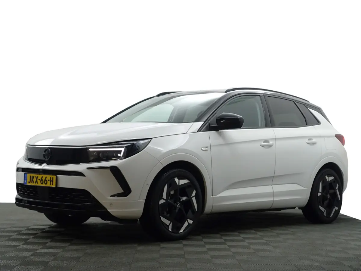 1.6 Turbo Plug-In Hybrid 4x4 GSe- Two Tone, Carplay, Android Auto, 360 Camera, Standkachel, Lane Assist