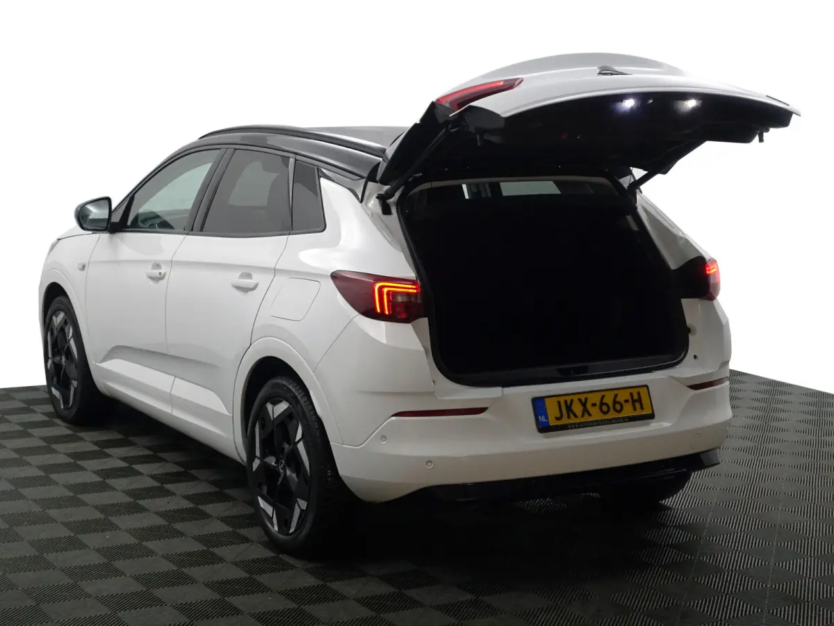 1.6 Turbo Plug-In Hybrid 4x4 GSe- Two Tone, Carplay, Android Auto, 360 Camera, Standkachel, Lane Assist