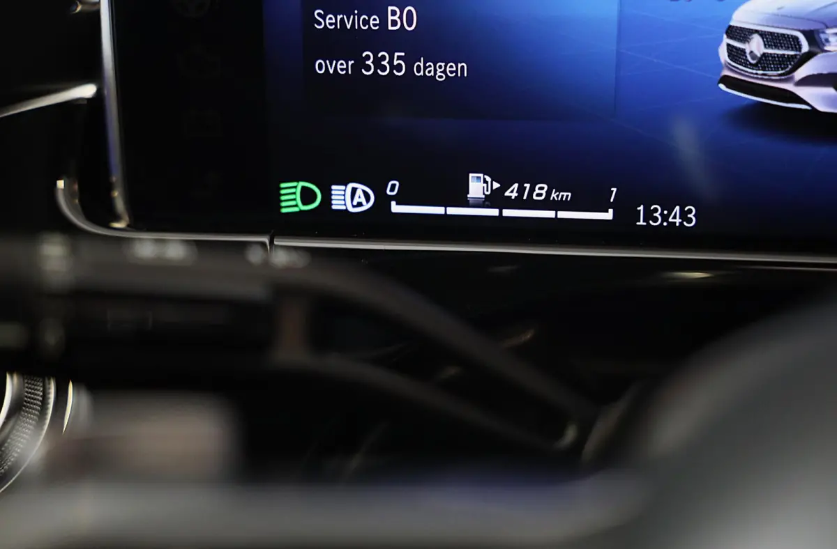 300 e AMG 53 Look / HYPERSCREEN / Massage / Burmester 4D / Head Up / 360 Camera / Acc / Open Pano / 20 Inch