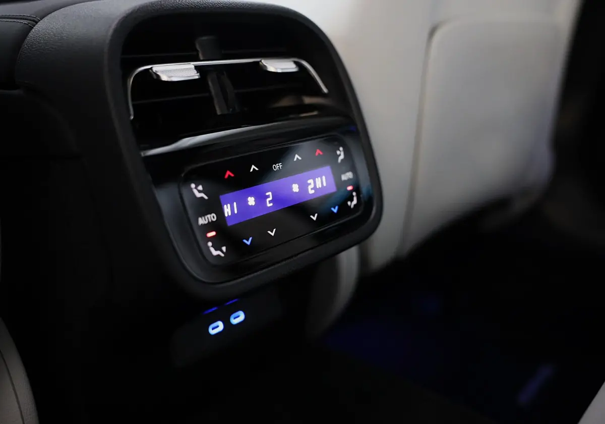300 e AMG 53 Look / HYPERSCREEN / Massage / Burmester 4D / Head Up / 360 Camera / Acc / Open Pano / 20 Inch