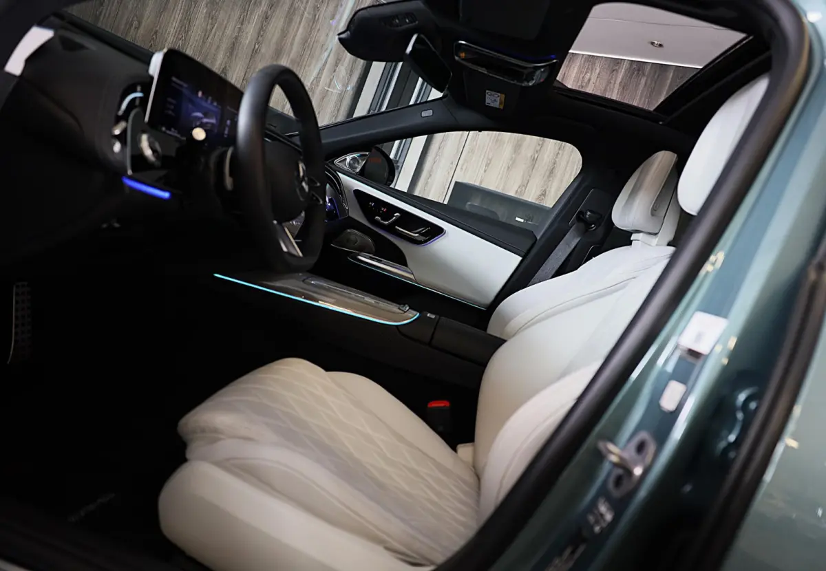 300 e AMG 53 Look / HYPERSCREEN / Massage / Burmester 4D / Head Up / 360 Camera / Acc / Open Pano / 20 Inch