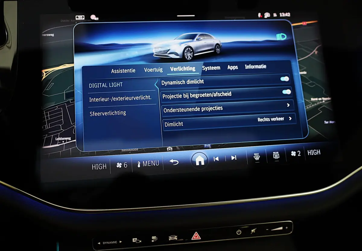 300 e AMG 53 Look / HYPERSCREEN / Massage / Burmester 4D / Head Up / 360 Camera / Acc / Open Pano / 20 Inch