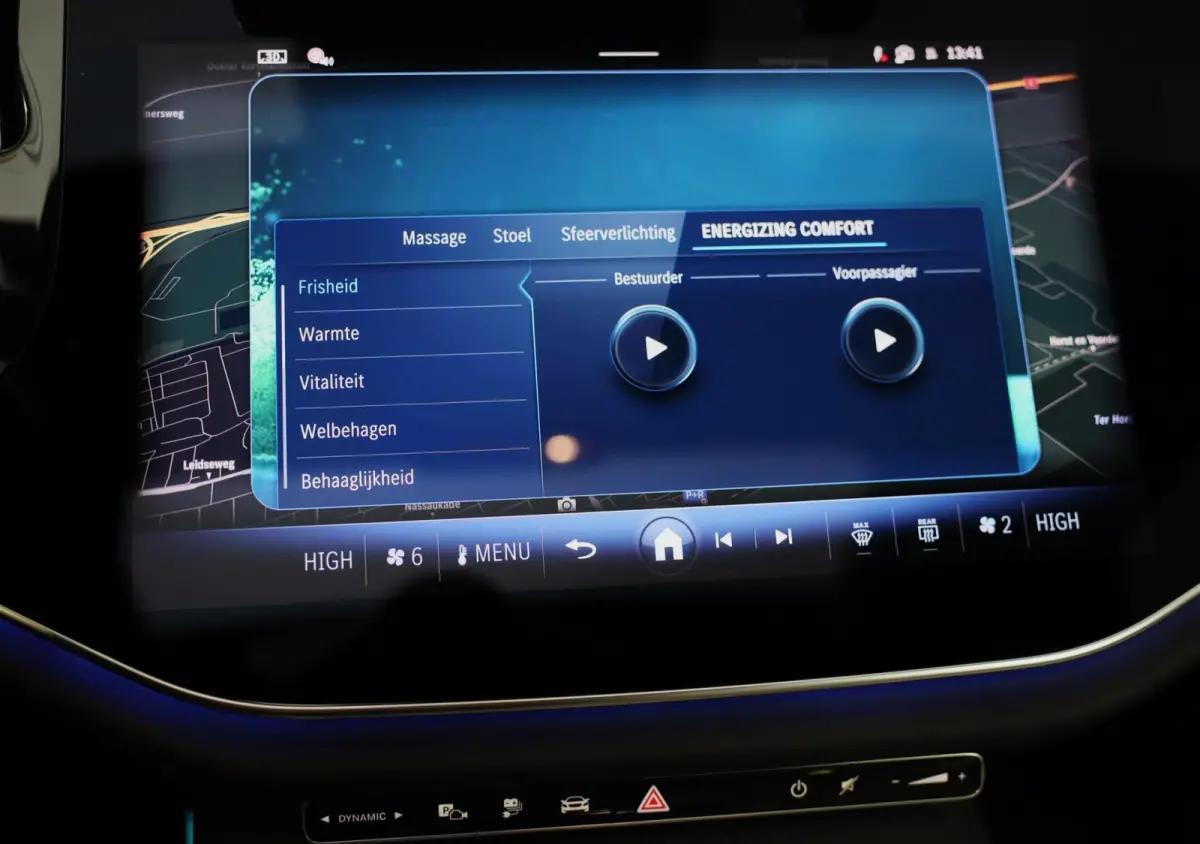 300 e AMG 53 Look / HYPERSCREEN / Massage / Burmester 4D / Head Up / 360 Camera / Acc / Open Pano / 20 Inch