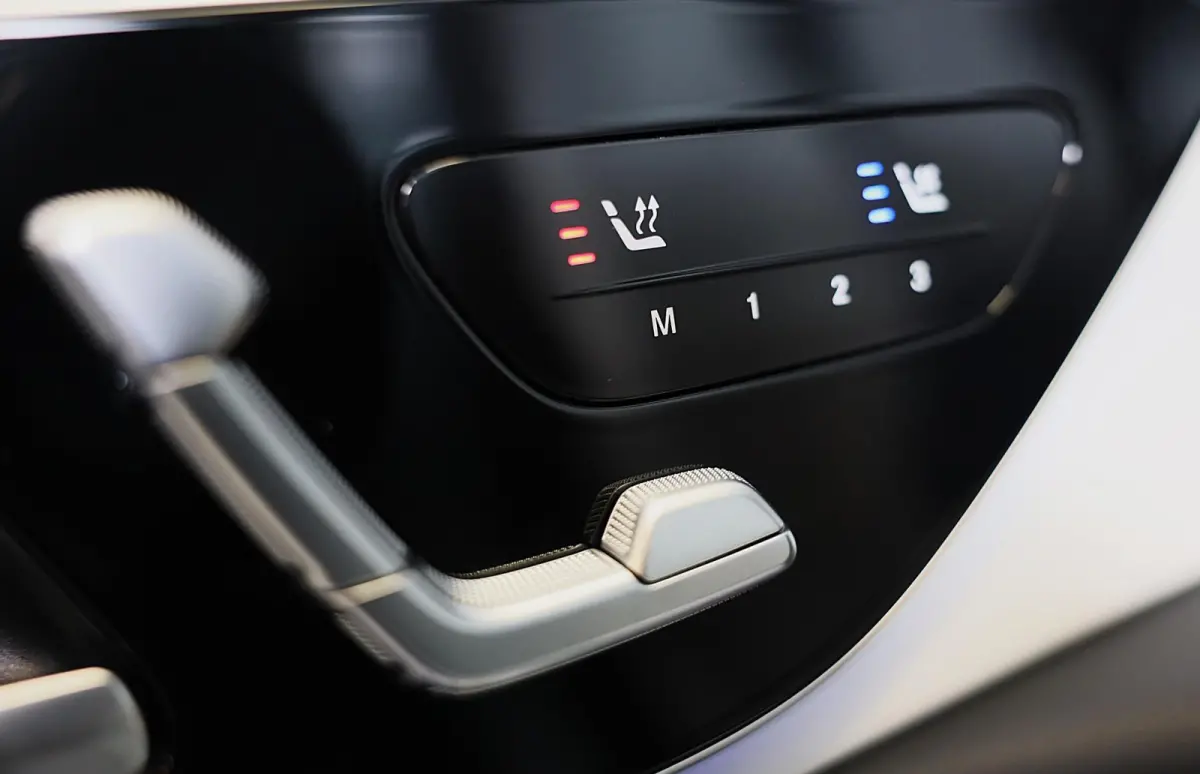300 e AMG 53 Look / HYPERSCREEN / Massage / Burmester 4D / Head Up / 360 Camera / Acc / Open Pano / 20 Inch
